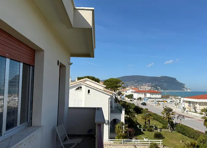 M001 - Marcelli, Trilocale Vista Mare Apartment *